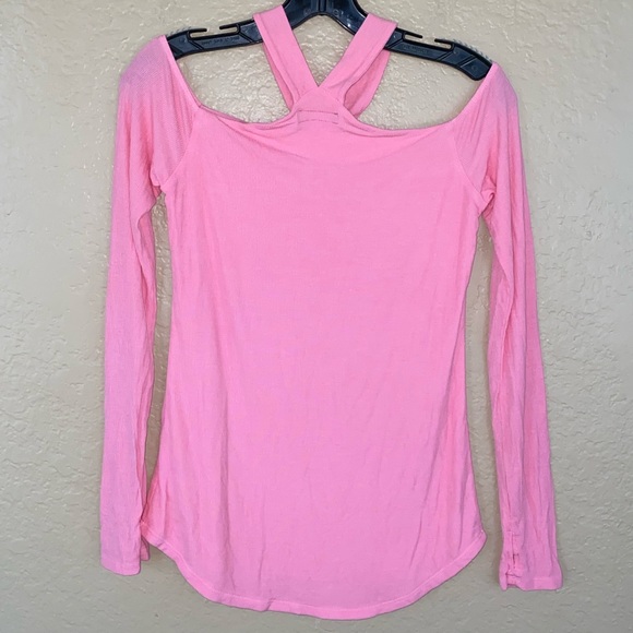 New pink crisscross top - Picture 5 of 8
